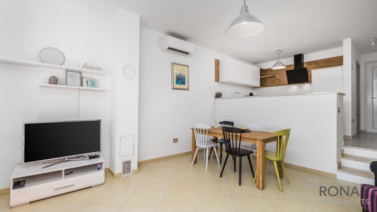 Rona Apartment Denis Умаг Экстерьер фото